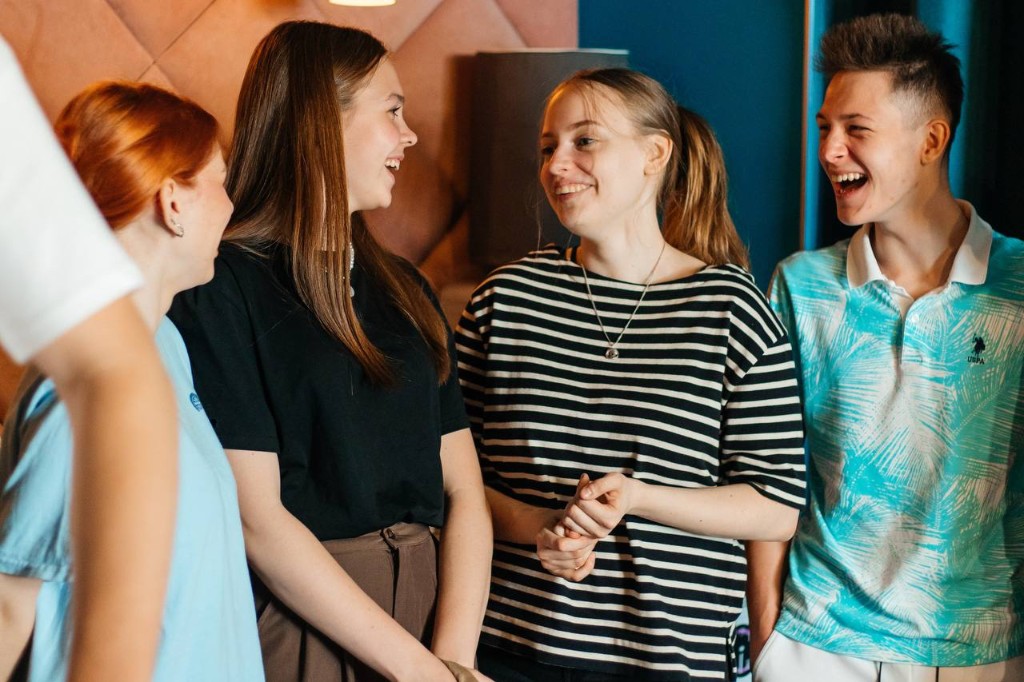 Участники игры в мафию в студии Свои Люди